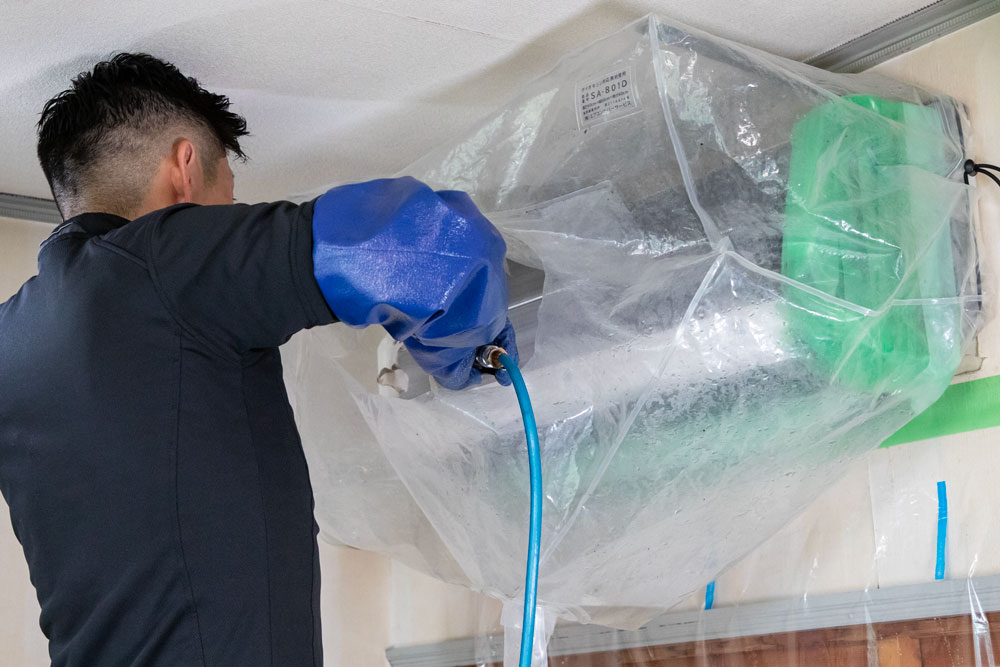 エアコンクリーニング作業